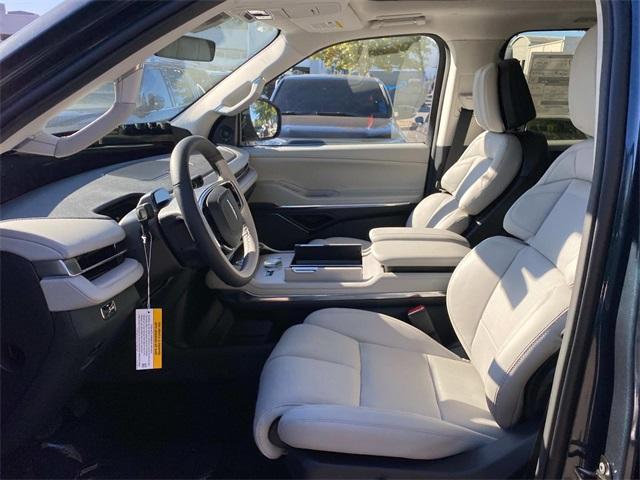 new 2025 Lincoln Navigator car, priced at $103,872