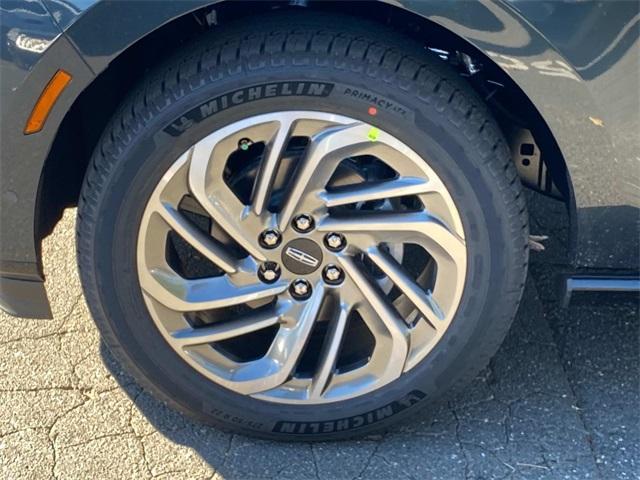 new 2025 Lincoln Navigator car, priced at $103,872