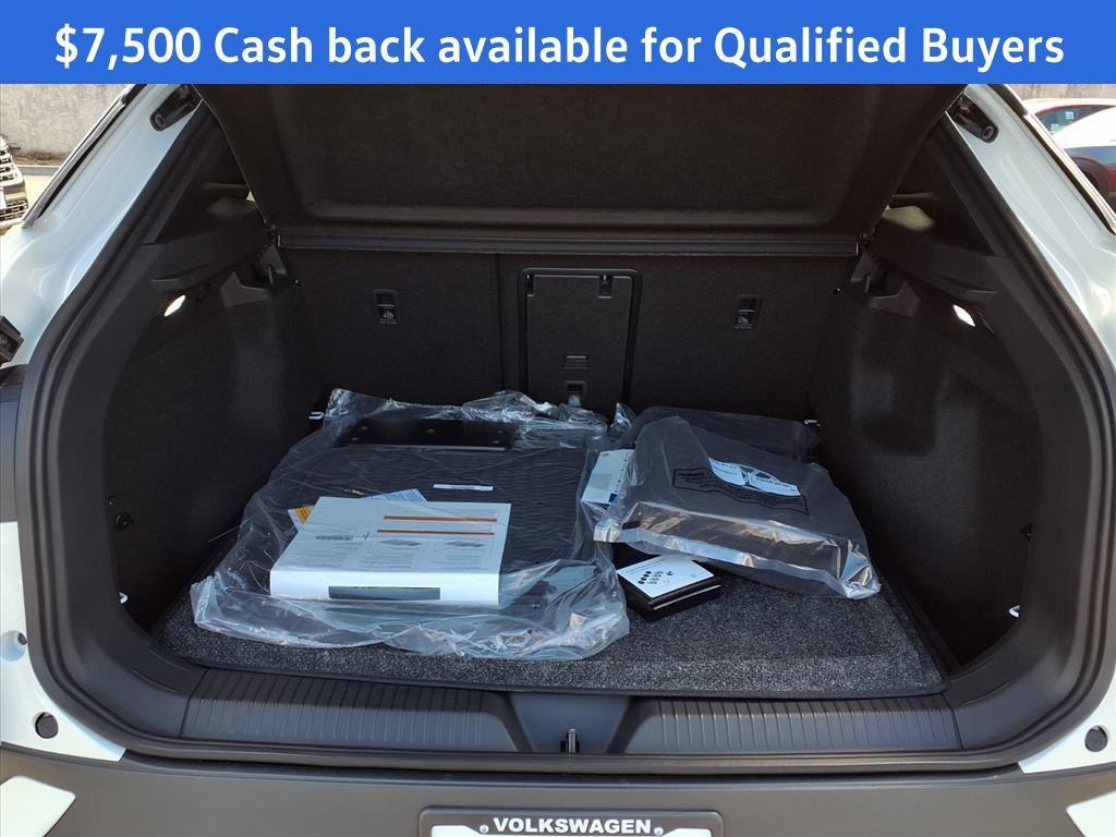 new 2025 Volkswagen ID.4 car, priced at $50,039