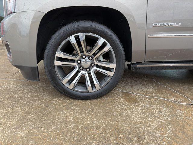 used 2019 GMC Yukon car, priced at $33,600