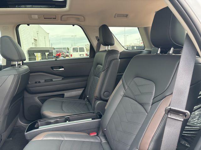 new 2025 Nissan Pathfinder car, priced at $45,660
