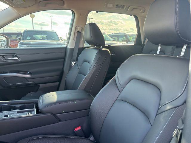 new 2025 Nissan Pathfinder car, priced at $36,418