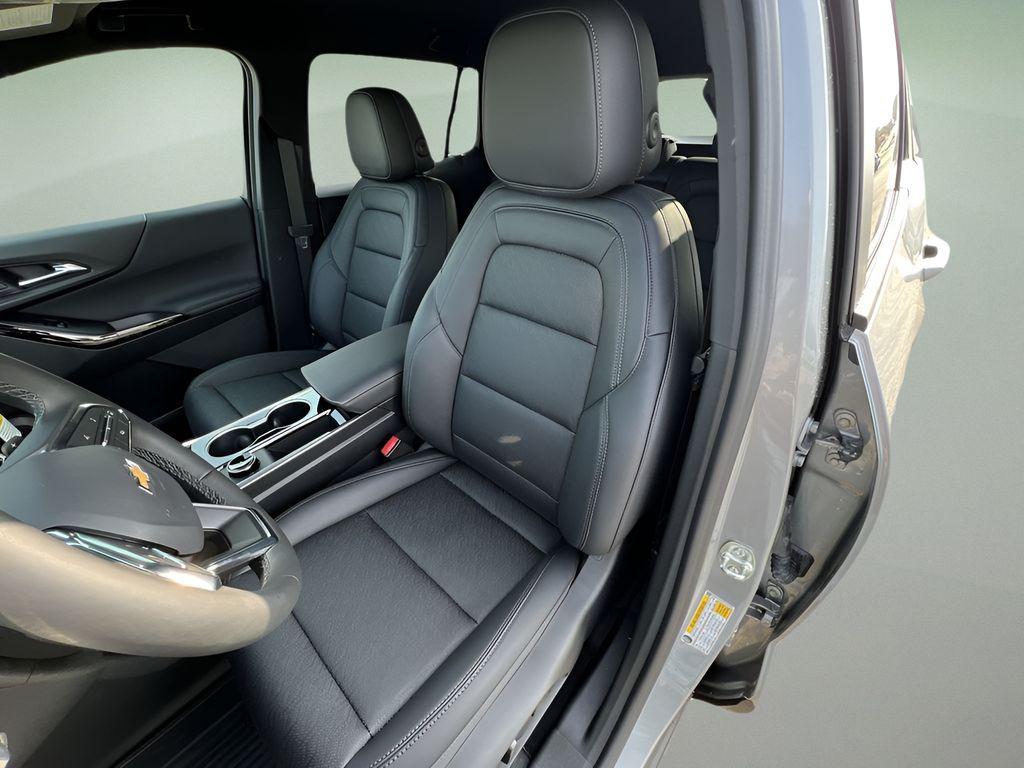 new 2026 Chevrolet Equinox car, priced at $33,945