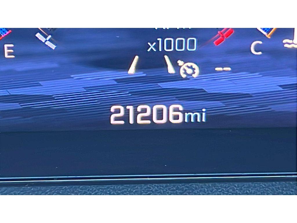 used 2025 Chevrolet Traverse car, priced at $37,995