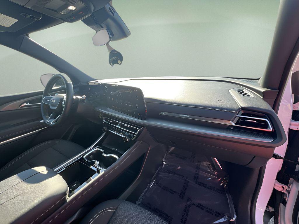 2025 Summit White Chevrolet Traverse