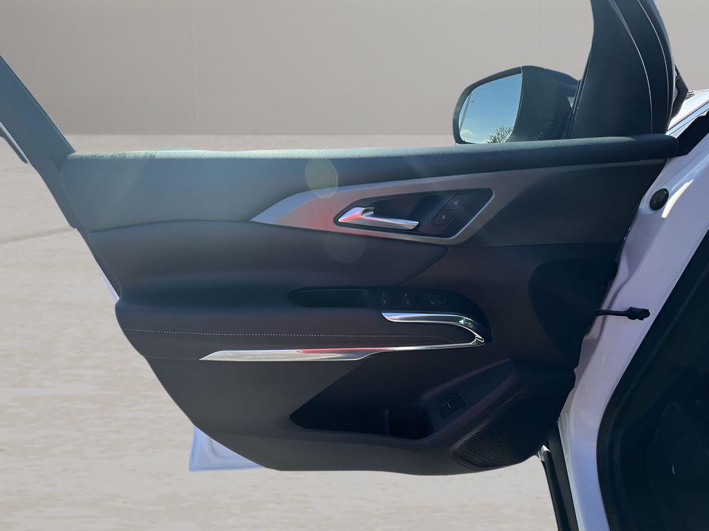 2025 Summit White Chevrolet Traverse