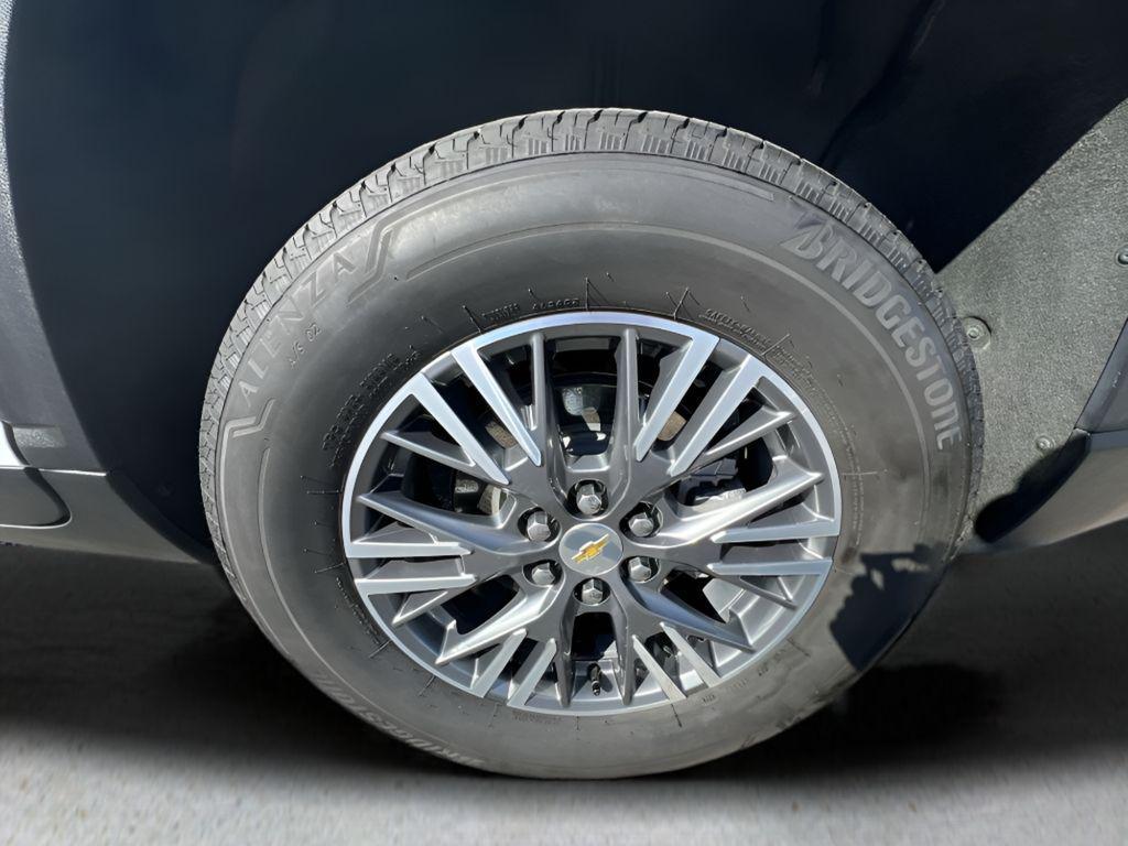 2025 Summit White Chevrolet Traverse