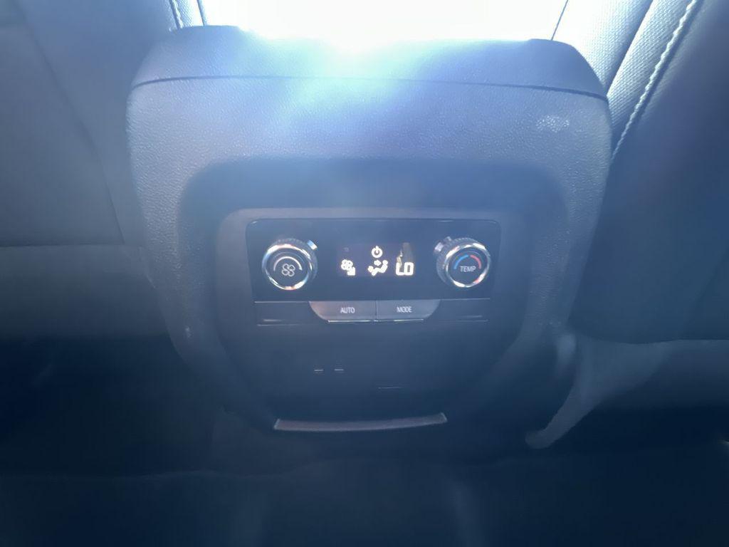 2025 Summit White Chevrolet Traverse