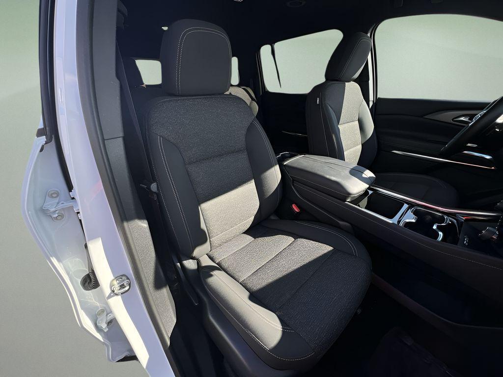 2025 Summit White Chevrolet Traverse