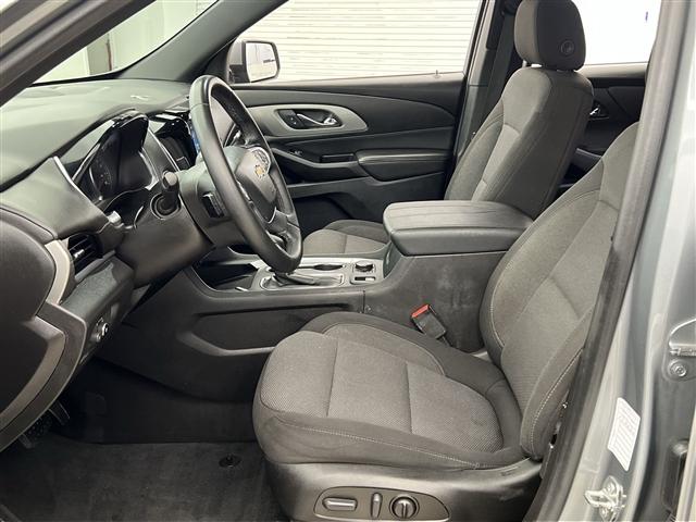 used 2023 Chevrolet Traverse car, priced at $29,989