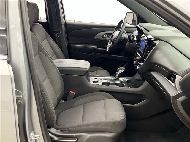 used 2023 Chevrolet Traverse car, priced at $29,989