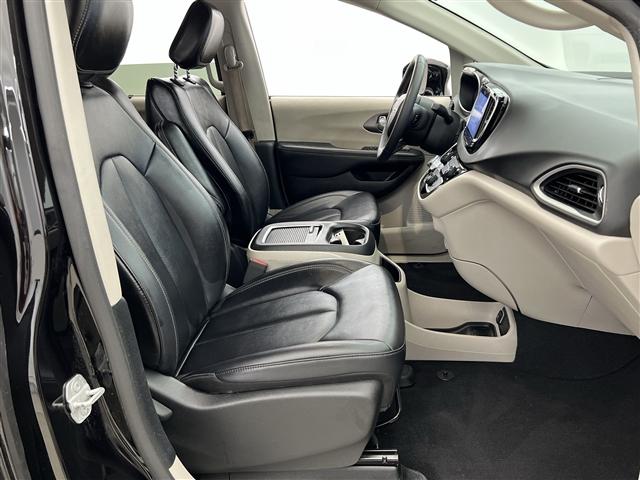 used 2024 Chrysler Pacifica car, priced at $29,989