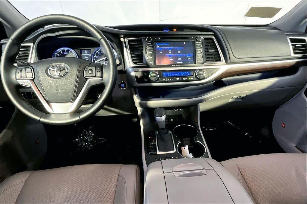 used 2015 Toyota Highlander car, priced at $21,686