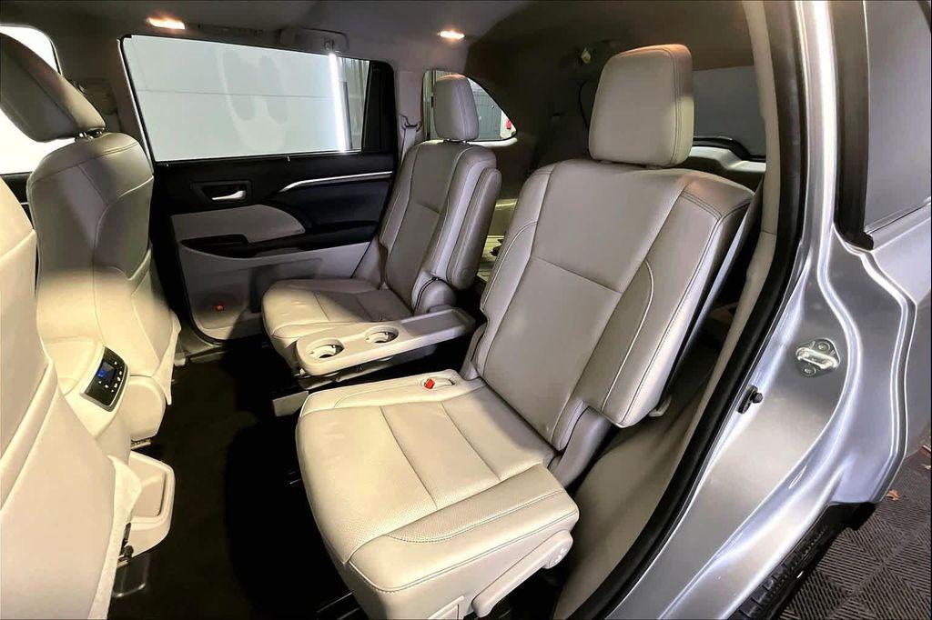 used 2015 Toyota Highlander car, priced at $21,686