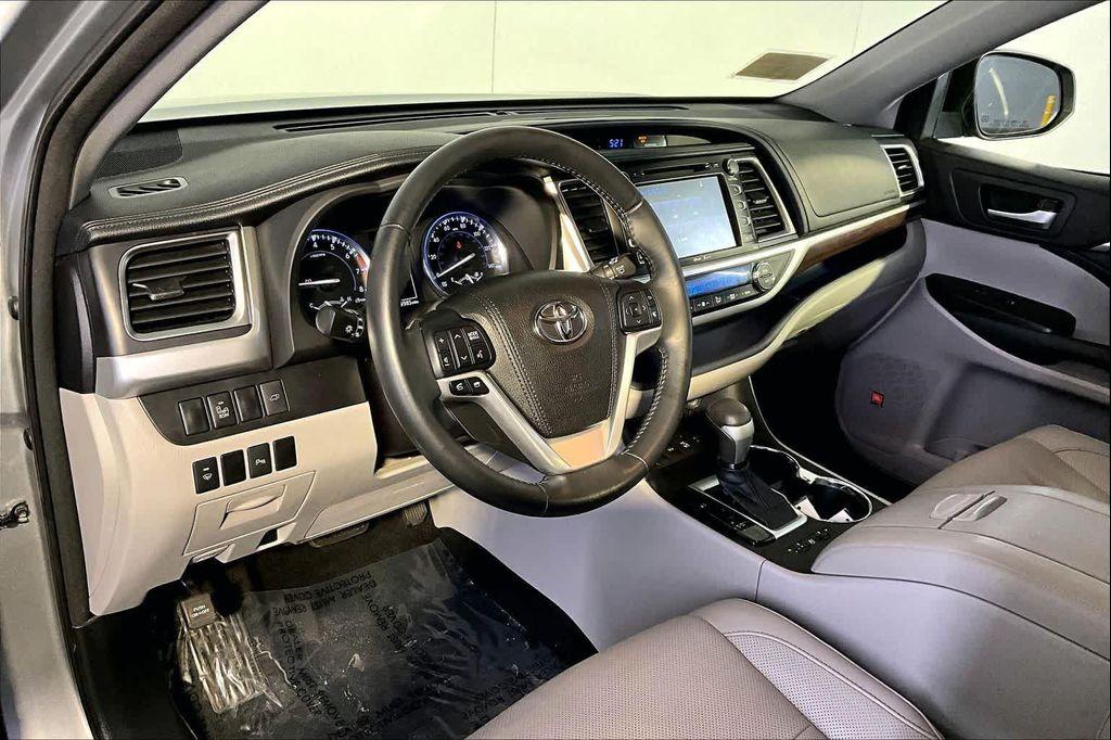 used 2015 Toyota Highlander car, priced at $21,686