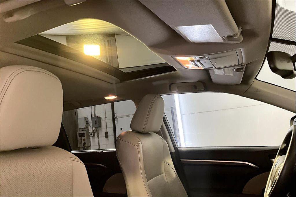 used 2015 Toyota Highlander car, priced at $21,686