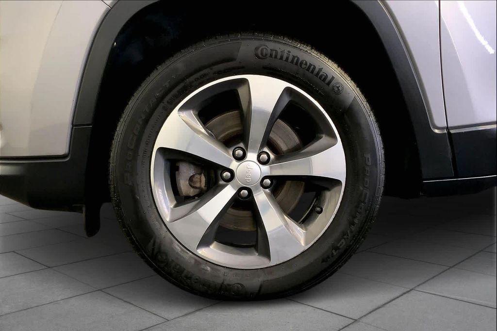 used 2019 Jeep Cherokee car, priced at $18,596