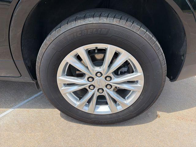 used 2024 Cadillac XT5 car, priced at $30,000