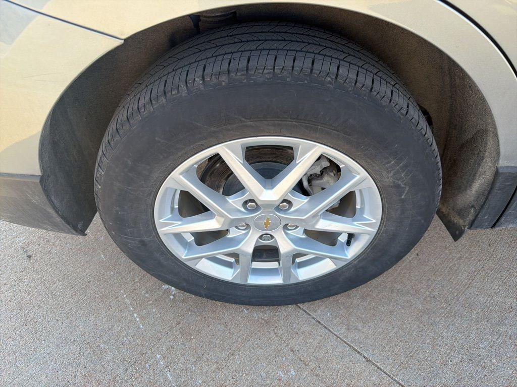 used 2024 Chevrolet Equinox car, priced at $22,941