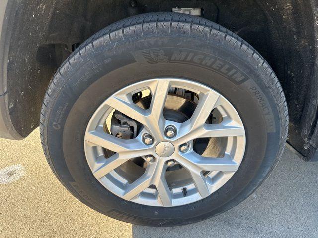used 2024 Jeep Grand Cherokee car, priced at $33,000