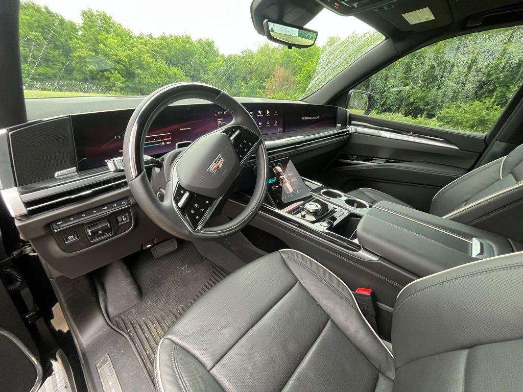 used 2025 Cadillac Escalade ESV car, priced at $109,000