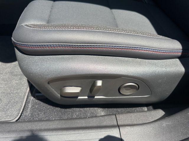 used 2025 Chevrolet Equinox EV car, priced at $31,000