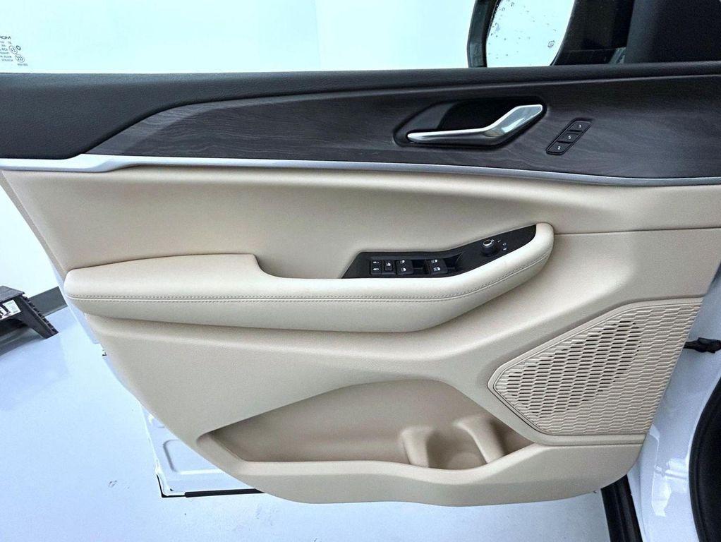 new 2025 Jeep Grand Cherokee car, priced at $43,219