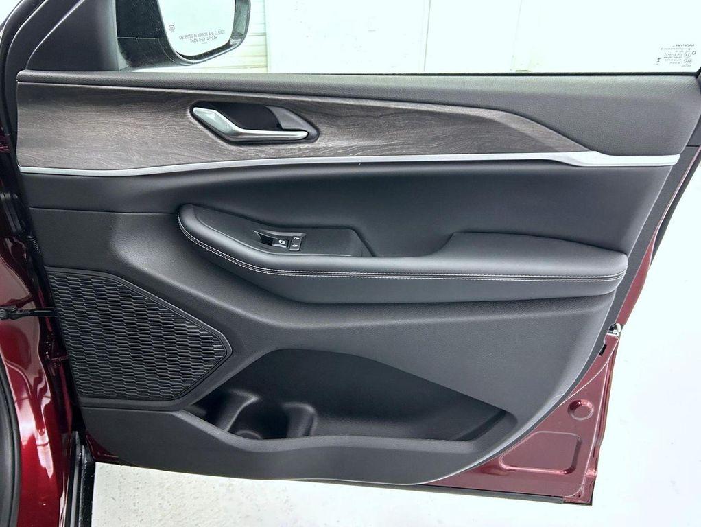 new 2025 Jeep Grand Cherokee L car, priced at $52,214