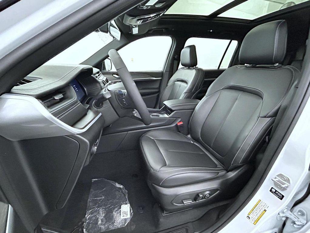 new 2025 Jeep Grand Cherokee L car, priced at $46,671