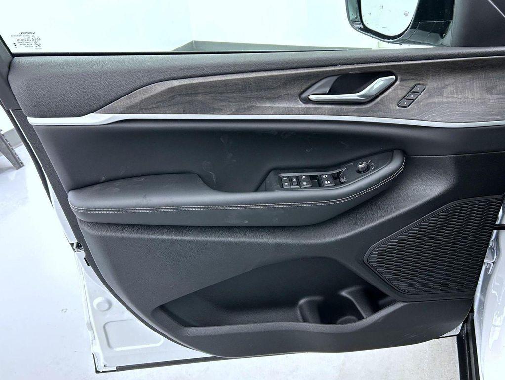 new 2025 Jeep Grand Cherokee L car, priced at $46,671