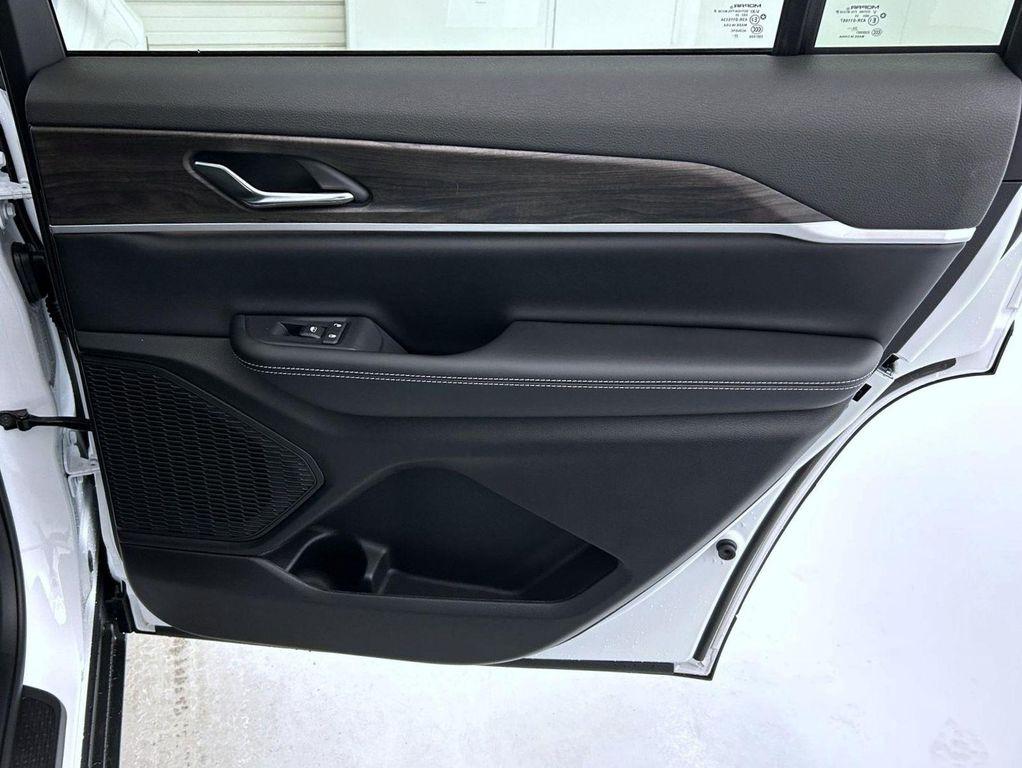 new 2025 Jeep Grand Cherokee L car, priced at $46,671