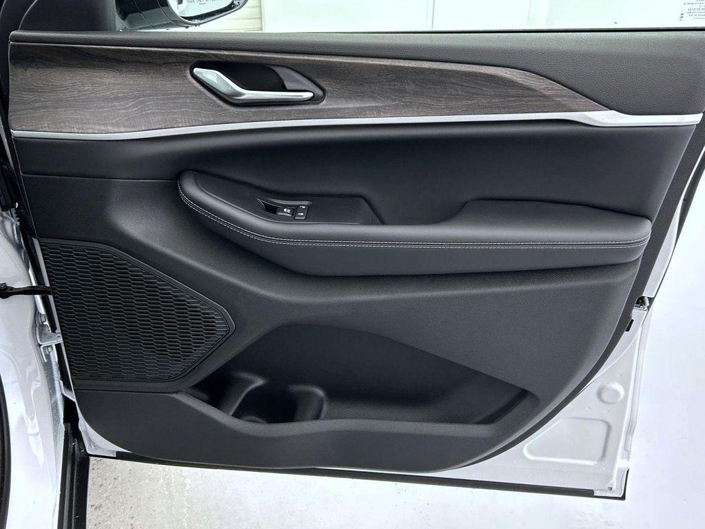 new 2025 Jeep Grand Cherokee L car, priced at $46,671