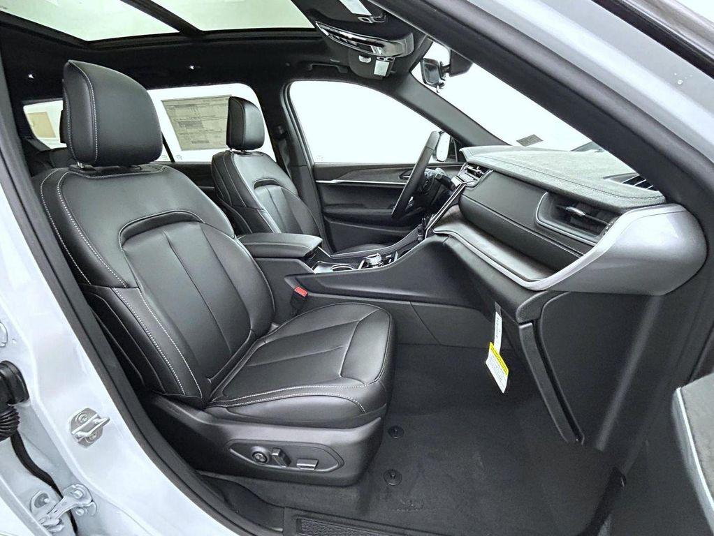 new 2025 Jeep Grand Cherokee L car, priced at $46,671