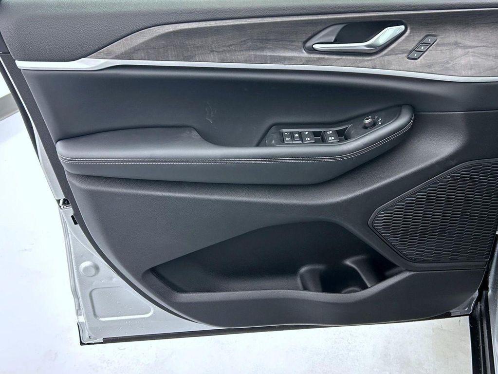 new 2025 Jeep Grand Cherokee L car, priced at $52,214