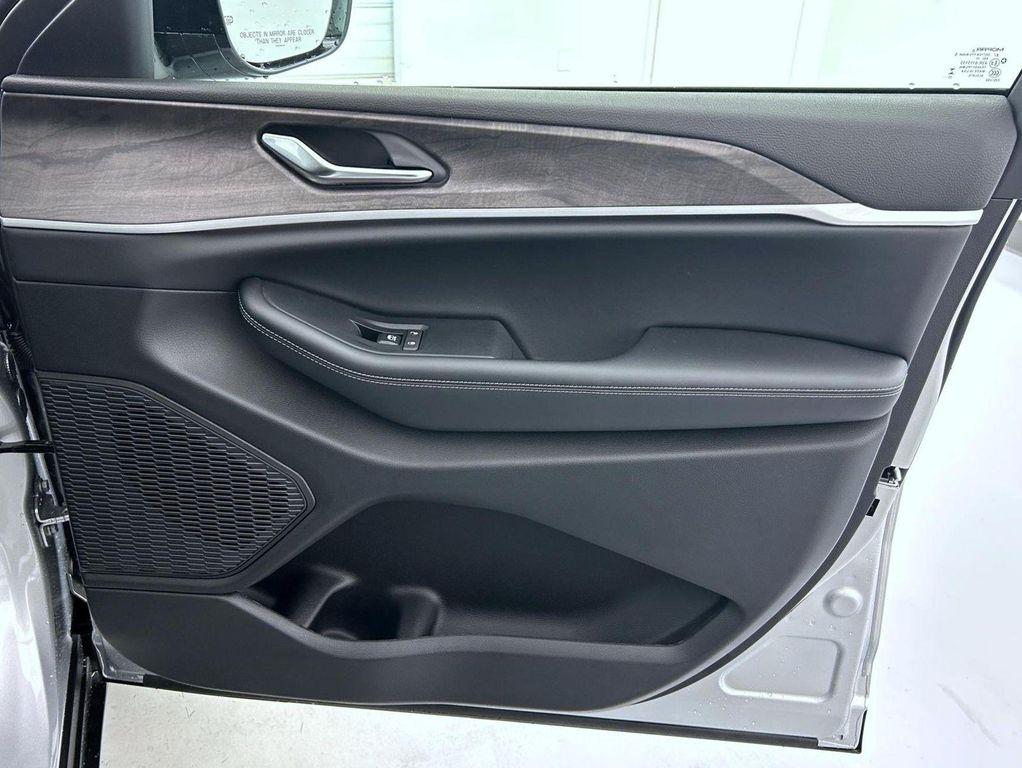 new 2025 Jeep Grand Cherokee L car, priced at $52,214