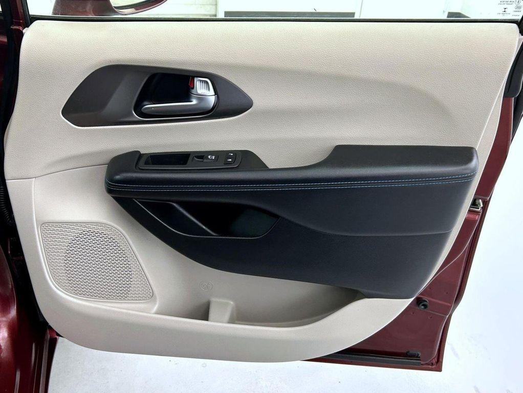 used 2021 Chrysler Pacifica Hybrid car, priced at $19,355