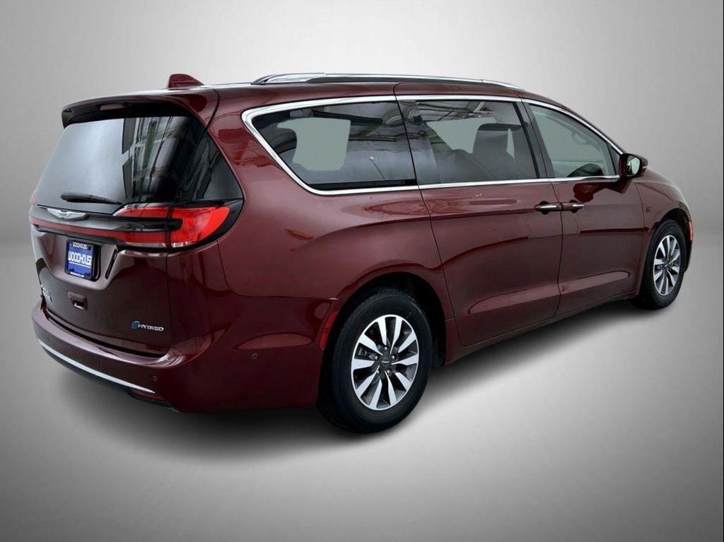 used 2021 Chrysler Pacifica Hybrid car, priced at $19,355