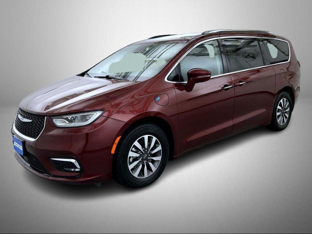 used 2021 Chrysler Pacifica Hybrid car, priced at $19,355