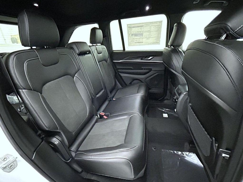 new 2026 Jeep Grand Cherokee car, priced at $41,722