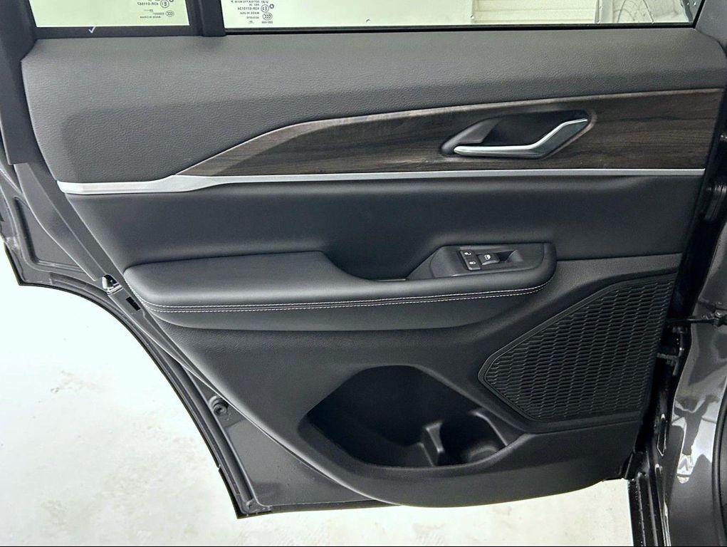 new 2025 Jeep Grand Cherokee car, priced at $43,395