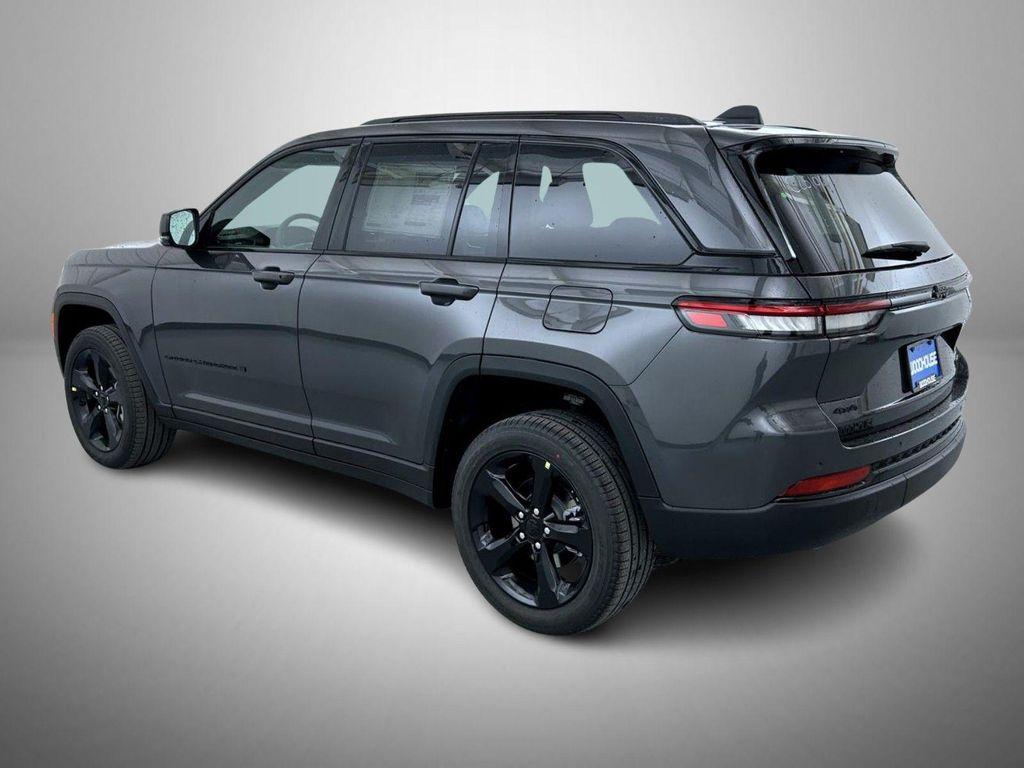 new 2025 Jeep Grand Cherokee car, priced at $43,395