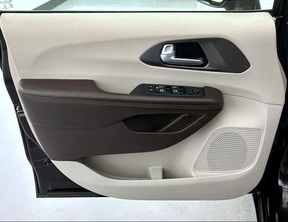 used 2018 Chrysler Pacifica car, priced at $10,291