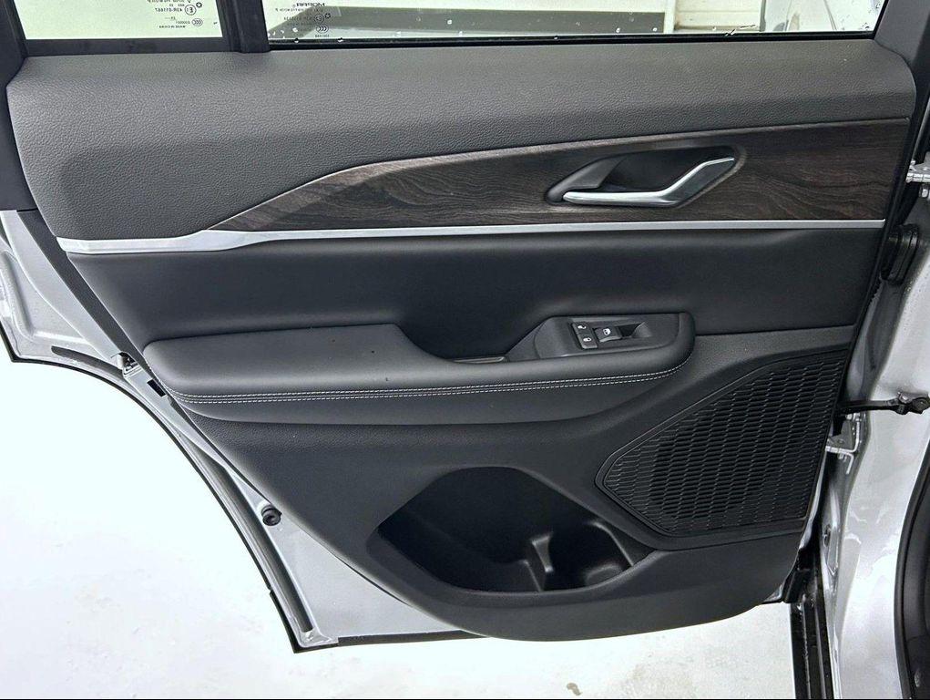 new 2025 Jeep Grand Cherokee car, priced at $41,024