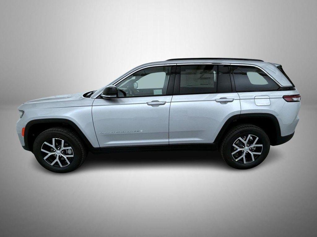 new 2025 Jeep Grand Cherokee car, priced at $41,024