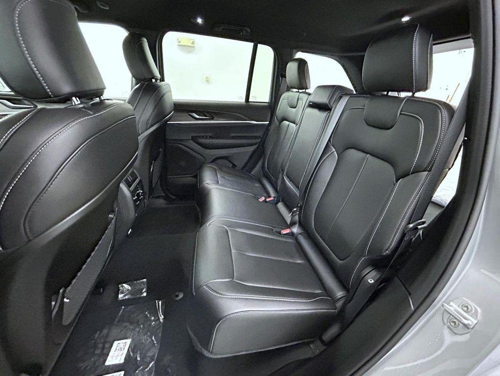 new 2025 Jeep Grand Cherokee car, priced at $41,024