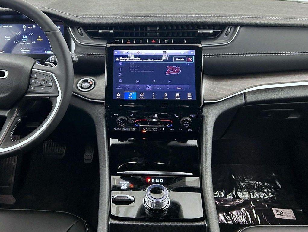 new 2025 Jeep Grand Cherokee car, priced at $41,024