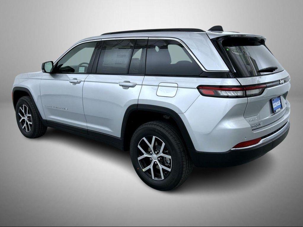 new 2025 Jeep Grand Cherokee car, priced at $41,024