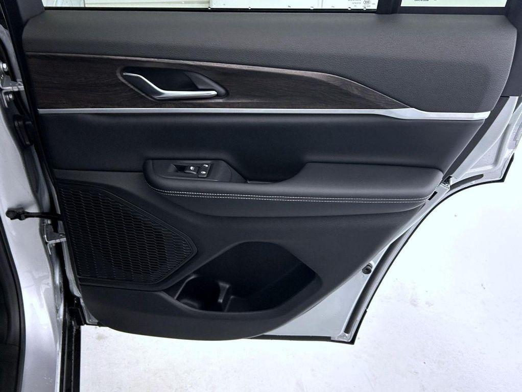 new 2025 Jeep Grand Cherokee car, priced at $41,024