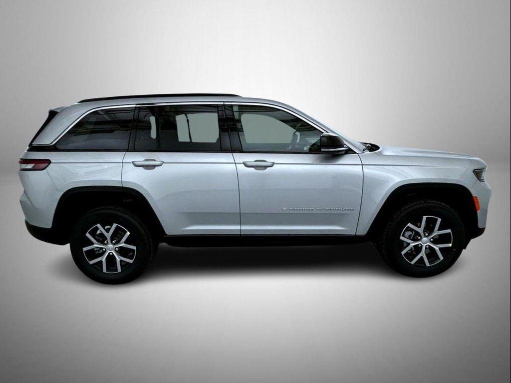 new 2025 Jeep Grand Cherokee car, priced at $41,024
