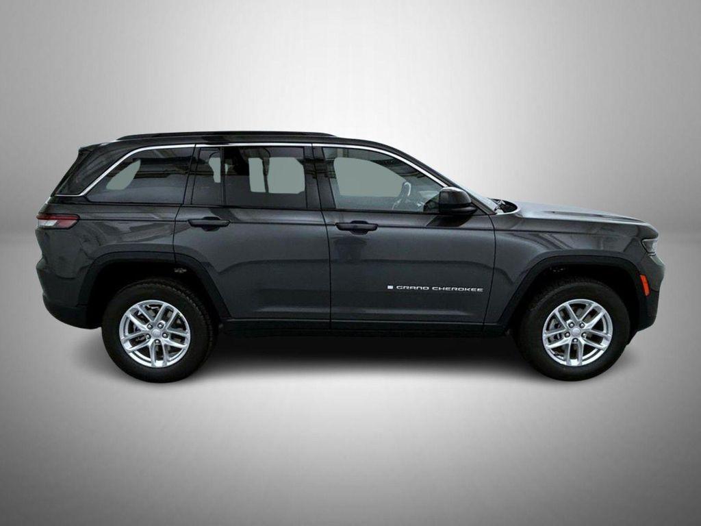 new 2025 Jeep Grand Cherokee car, priced at $33,500